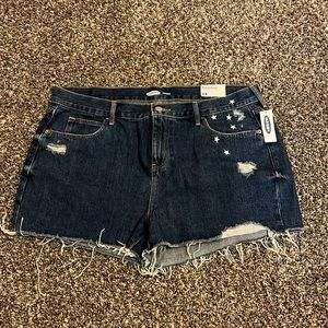 NWT! Embroidered star boyfriend short, size 14!